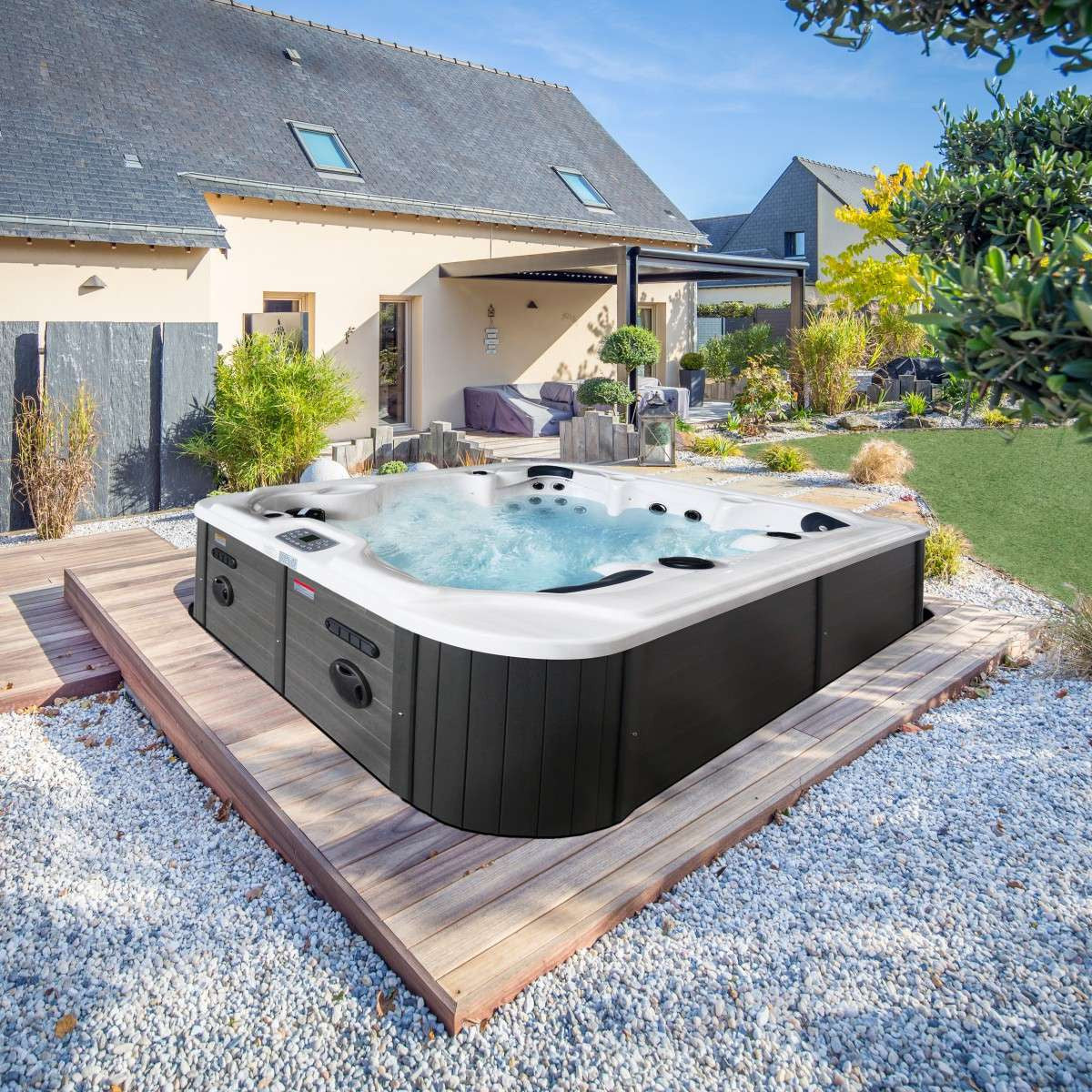 Outdoorwhirlpool OASIS Maxi WHITE MARBLE inkl. Stiege und Abdeckung 210x210x95 cm frostsicher
