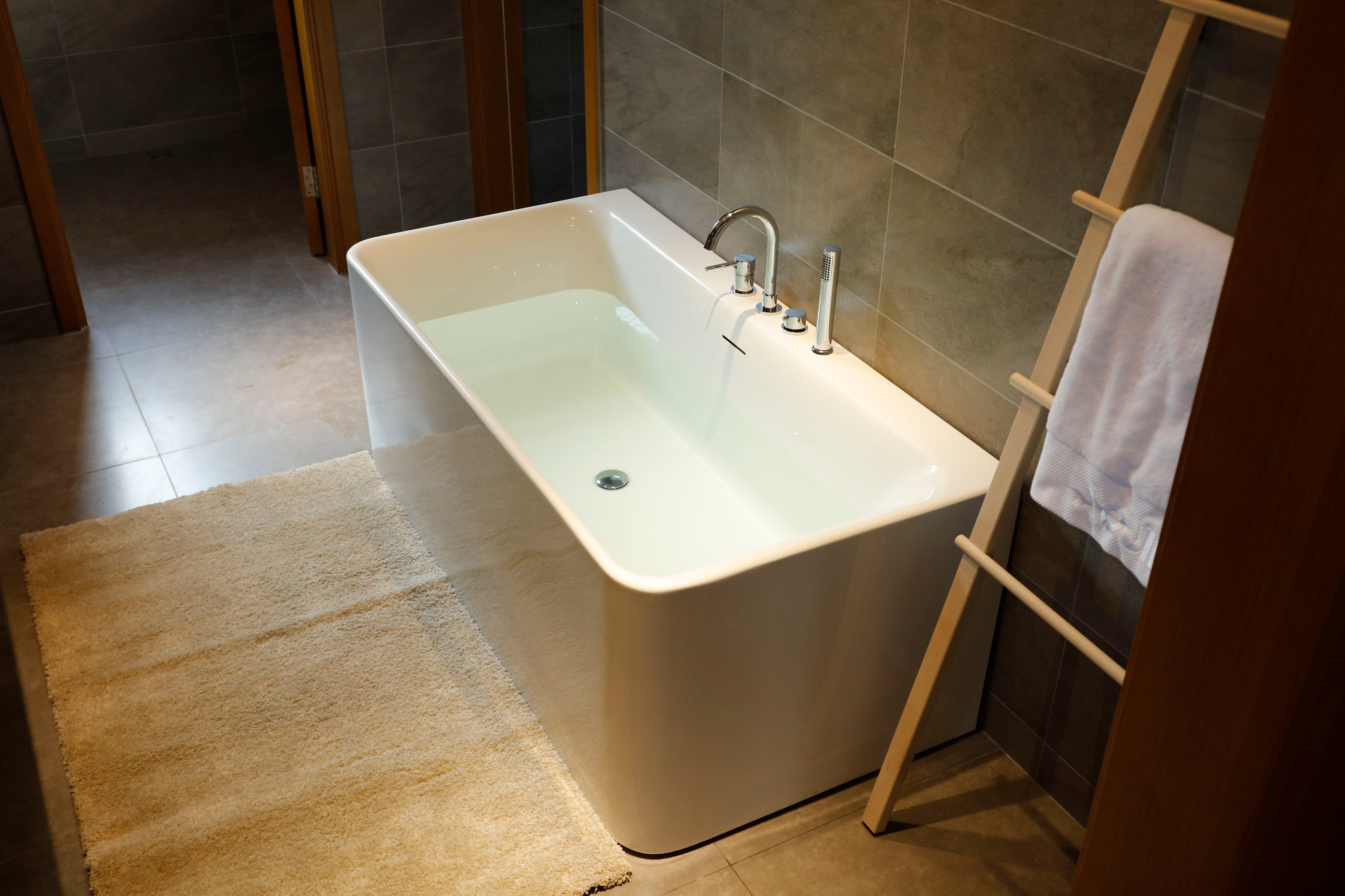 Freestanding bathtub PARIS 170x80x58.5 cm