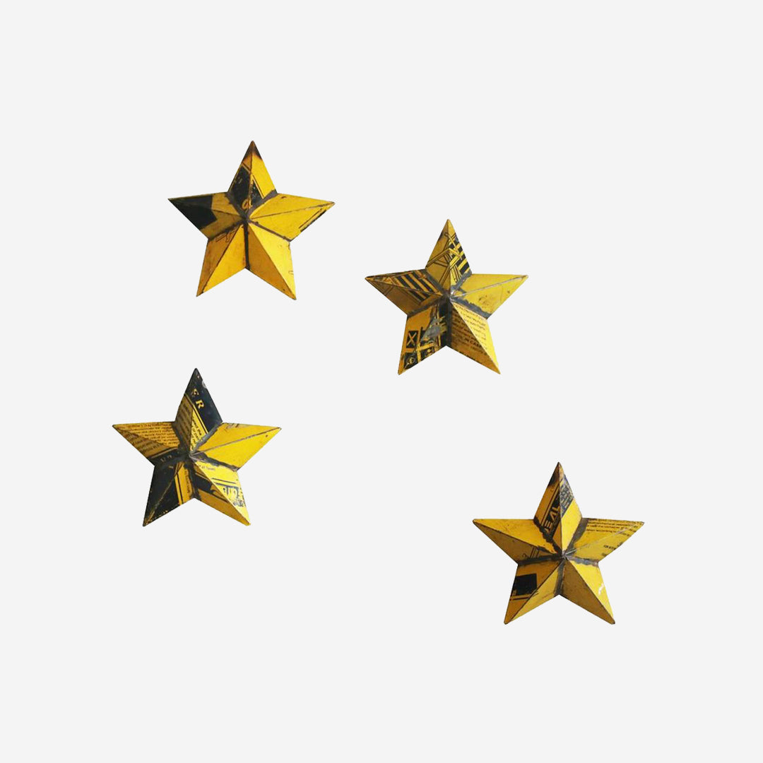 Estrella decorativa hecha con chatarra.