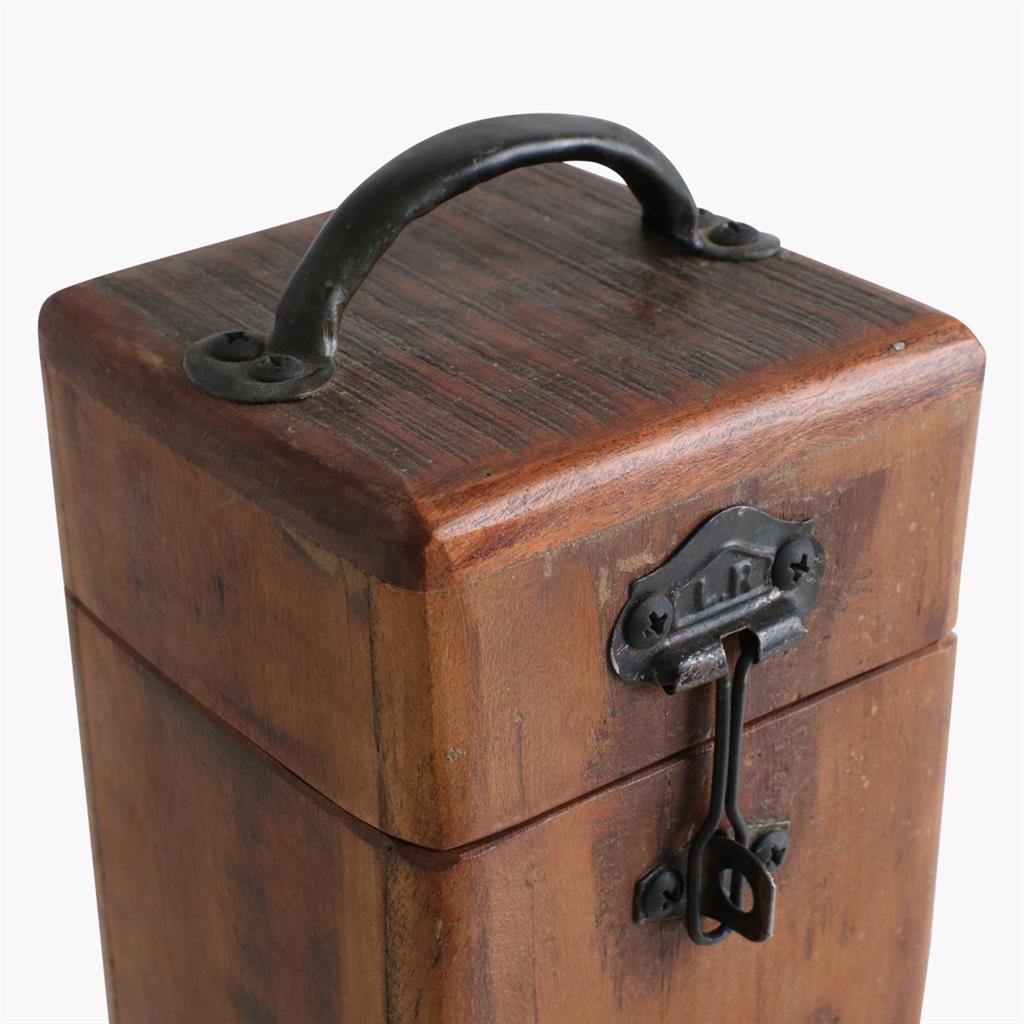 Caja de vino de fábrica.