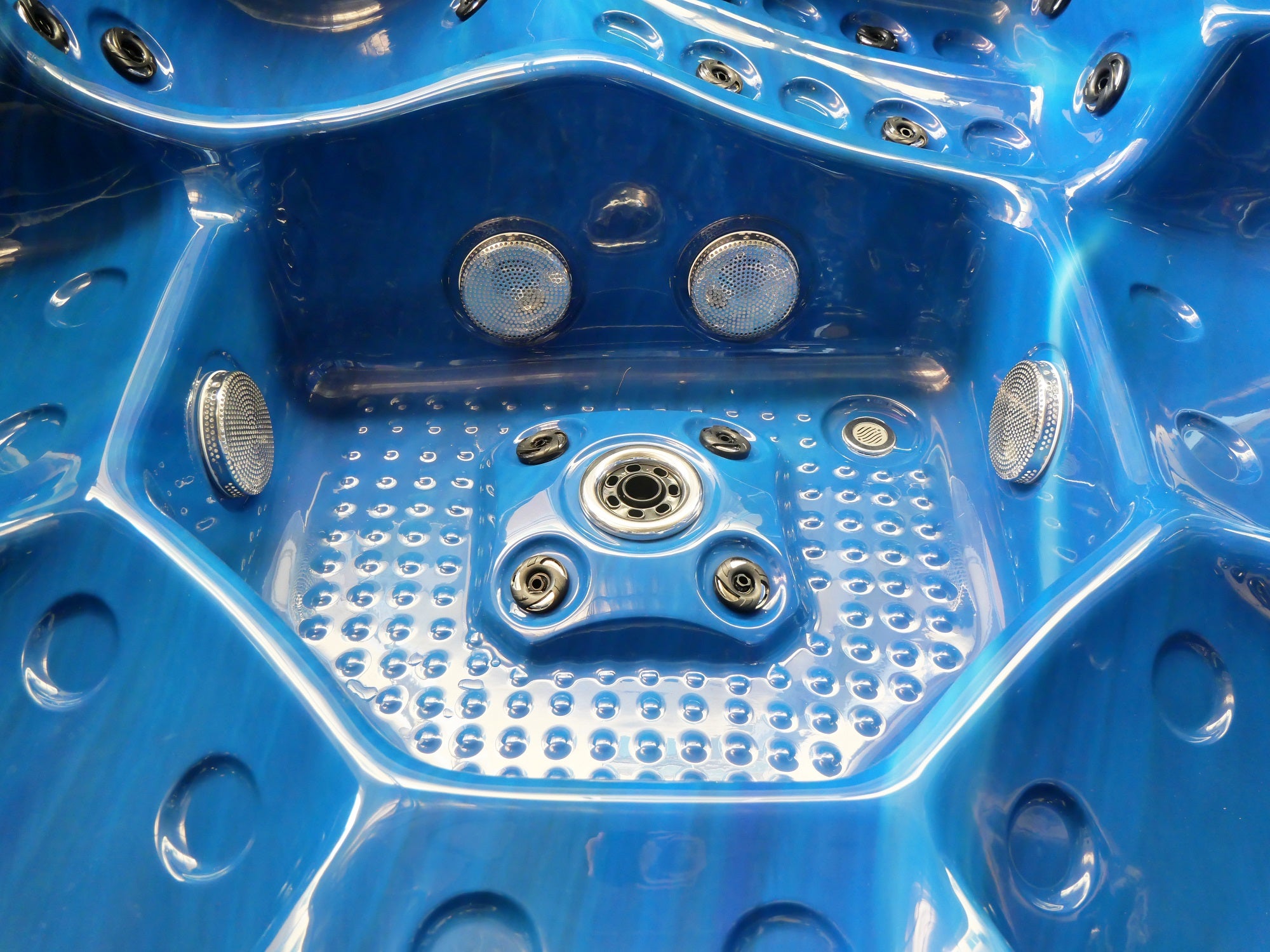 Outdoor whirlpool OASIS Maxi BLUE MARBLE including steps and cover 210x210x95 cm frost-proof