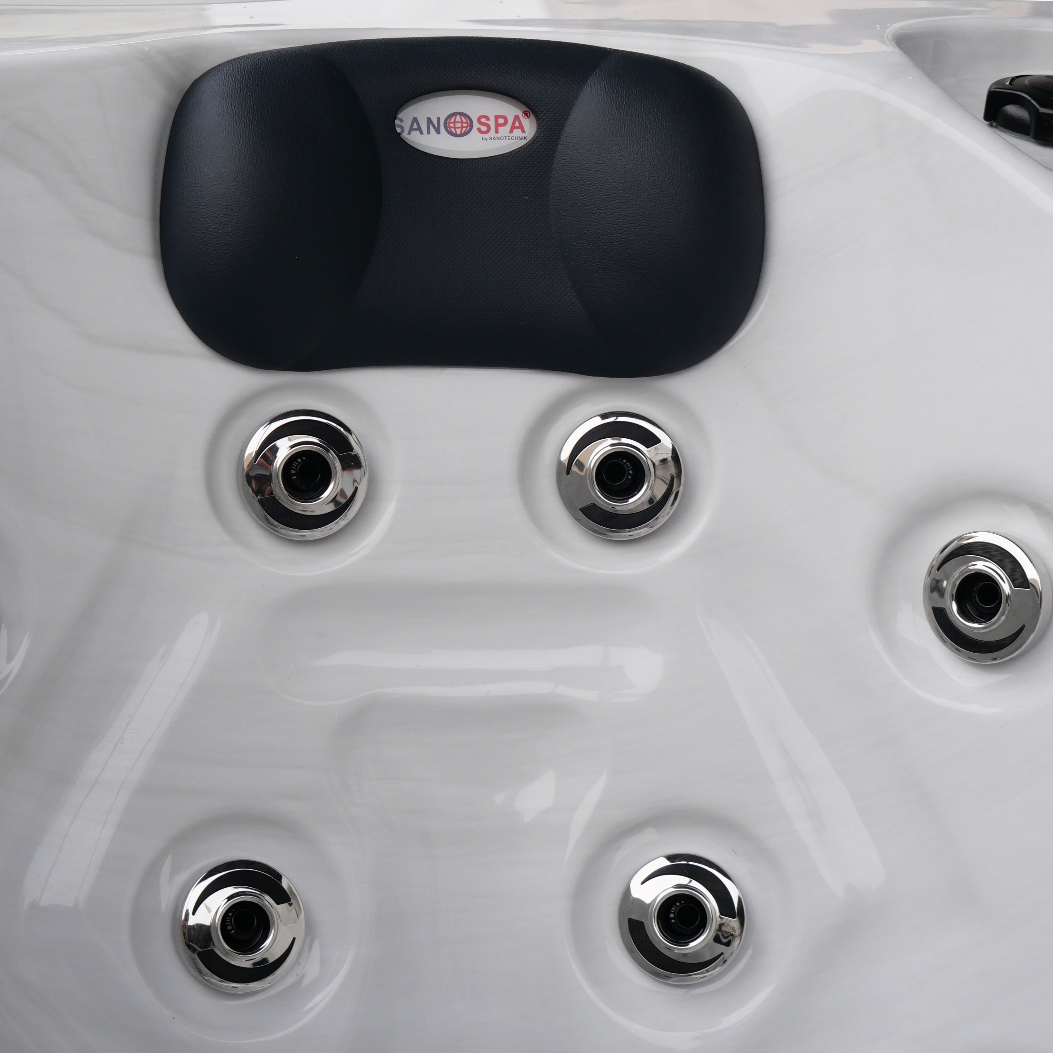 Outdoor Whirlpool MAURITIUS WHITE MARBLE inkl. Stiege und Abdeckung 210x160x90 cm