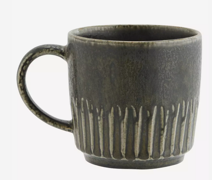 Earthenware mug