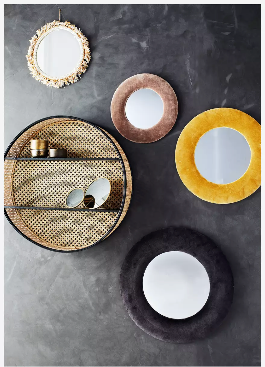 Round standing mirror
