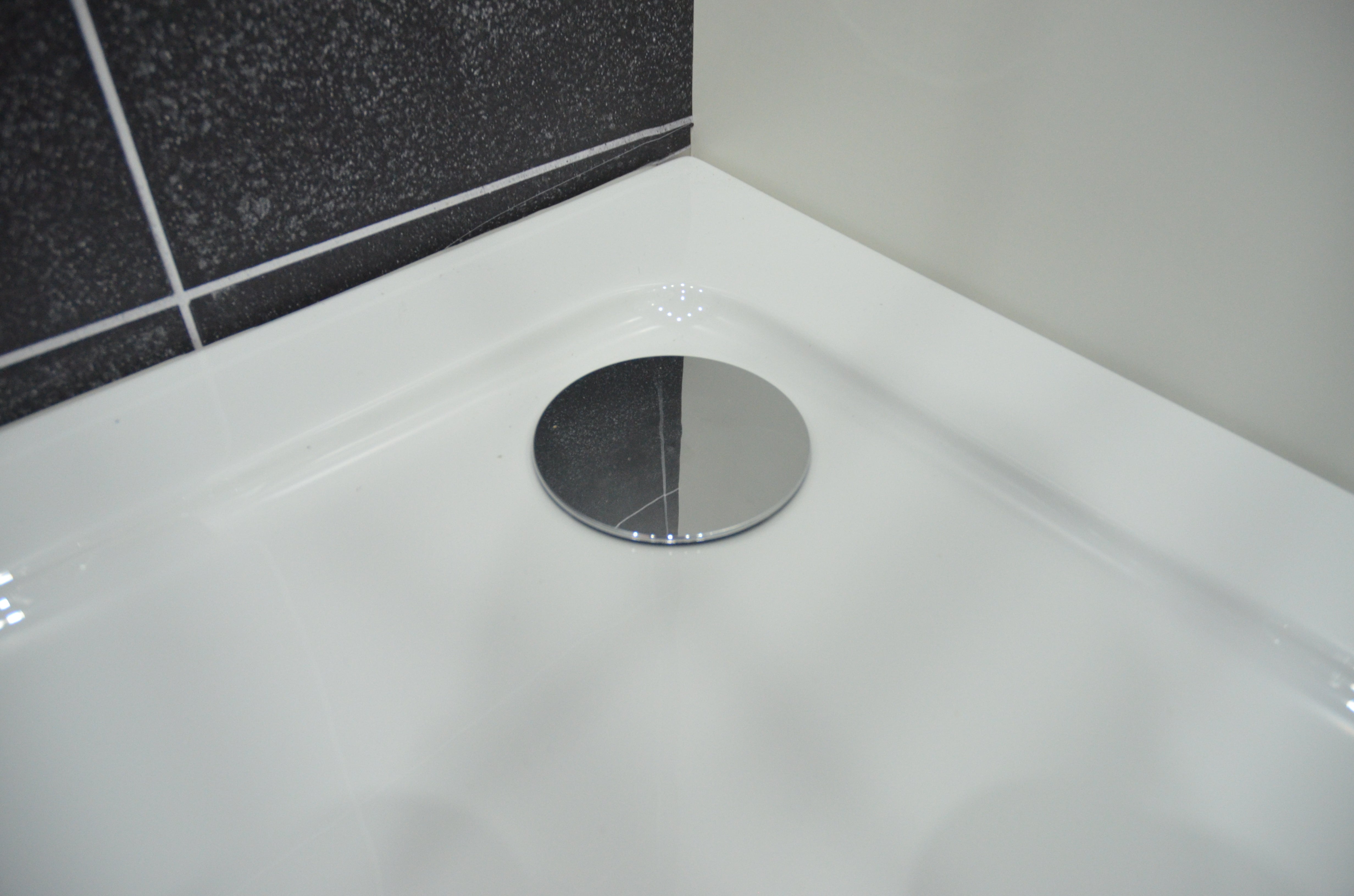 Pro - Line corner shower cubicle with Easy Clean in 4 different sizes