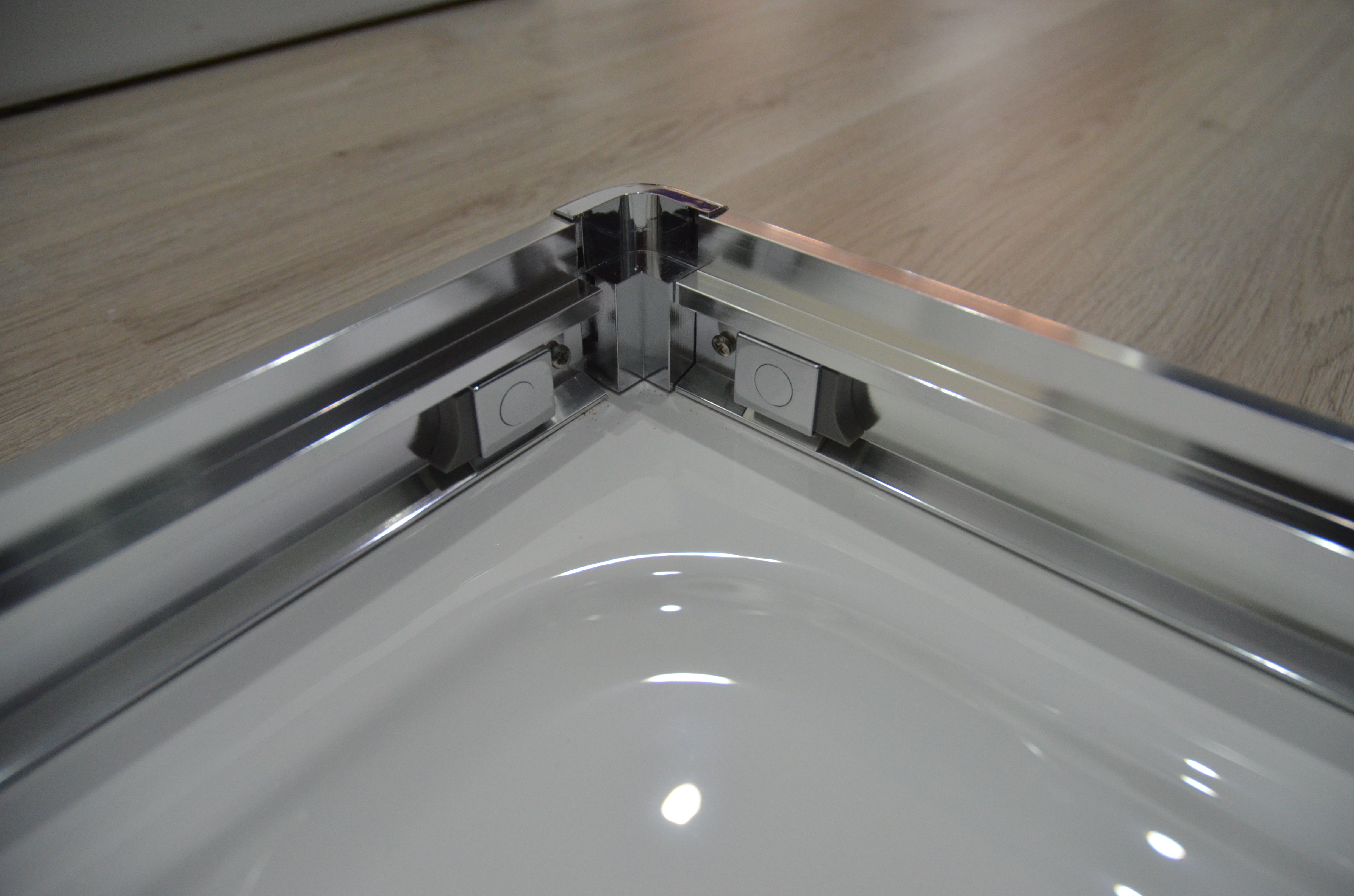 Pro - Line corner shower cubicle with Easy Clean in 4 different sizes