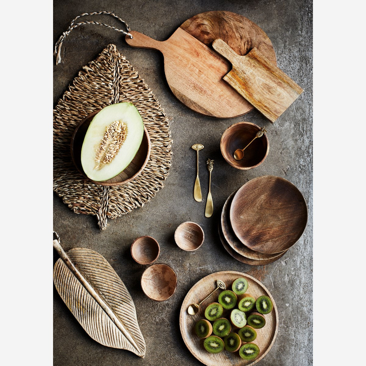 Leaf-shaped mango wood serving board