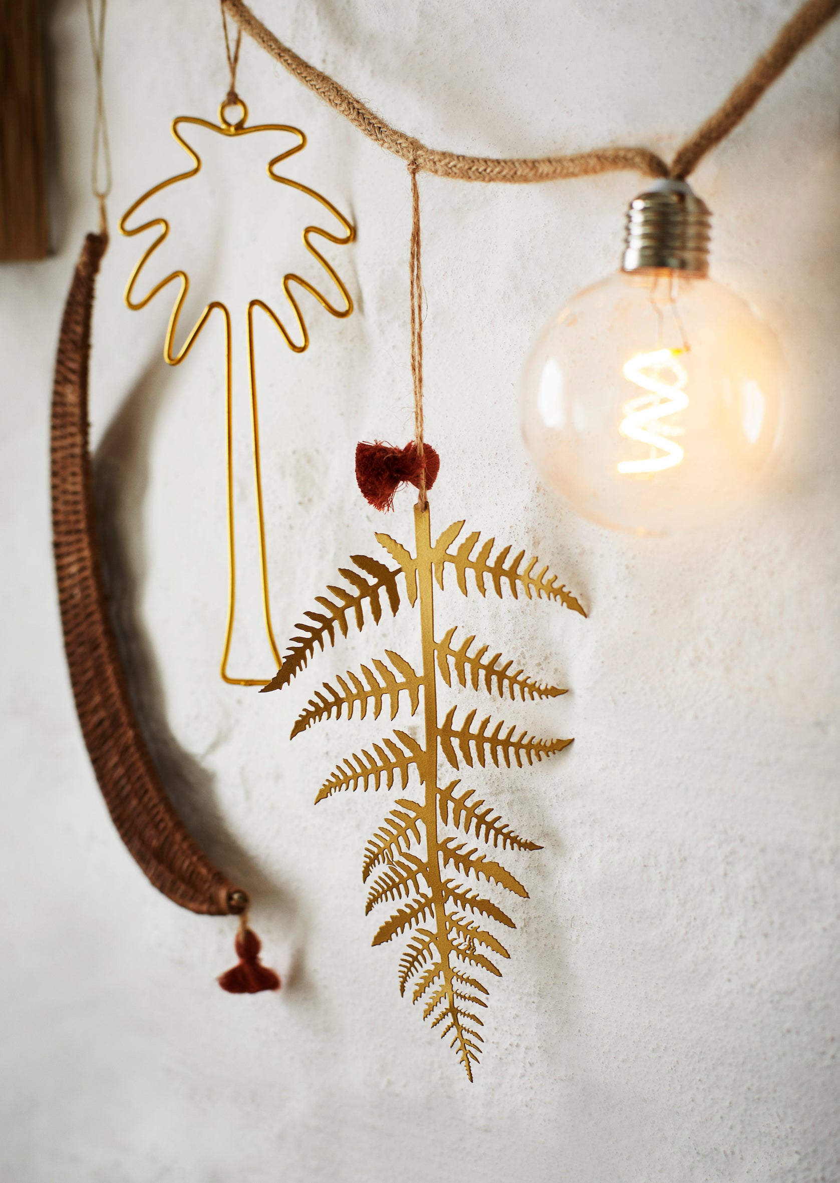 Hanging fern leaf brass 9x15 cm